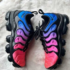 VM Athletic Shoes Blue and Purple Gradient Design